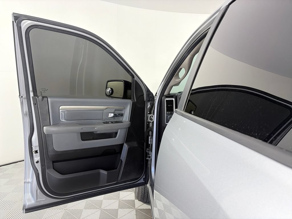 Used 2019 RAM 1500 Big Horn RWD image 10
