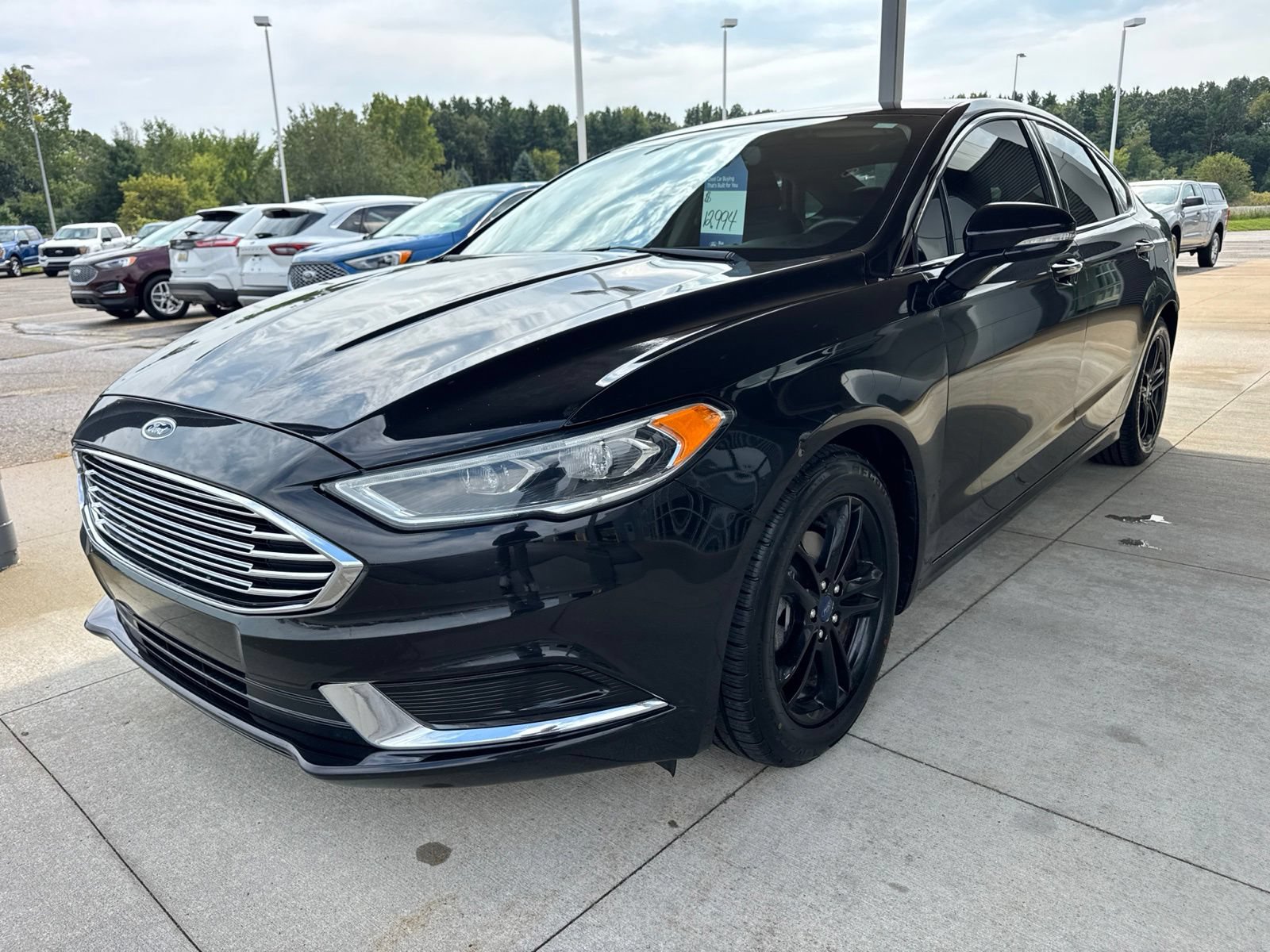 Certified 2018 Ford Fusion SE w/ Fusion SE Technology Package FWD image 3