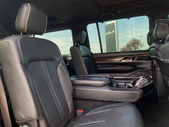 Used 2022 Jeep Grand Wagoneer Series II AWD/4WD image 24