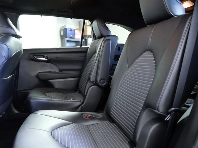 Used 2021 Toyota Highlander XSE AWD/4WD image 15