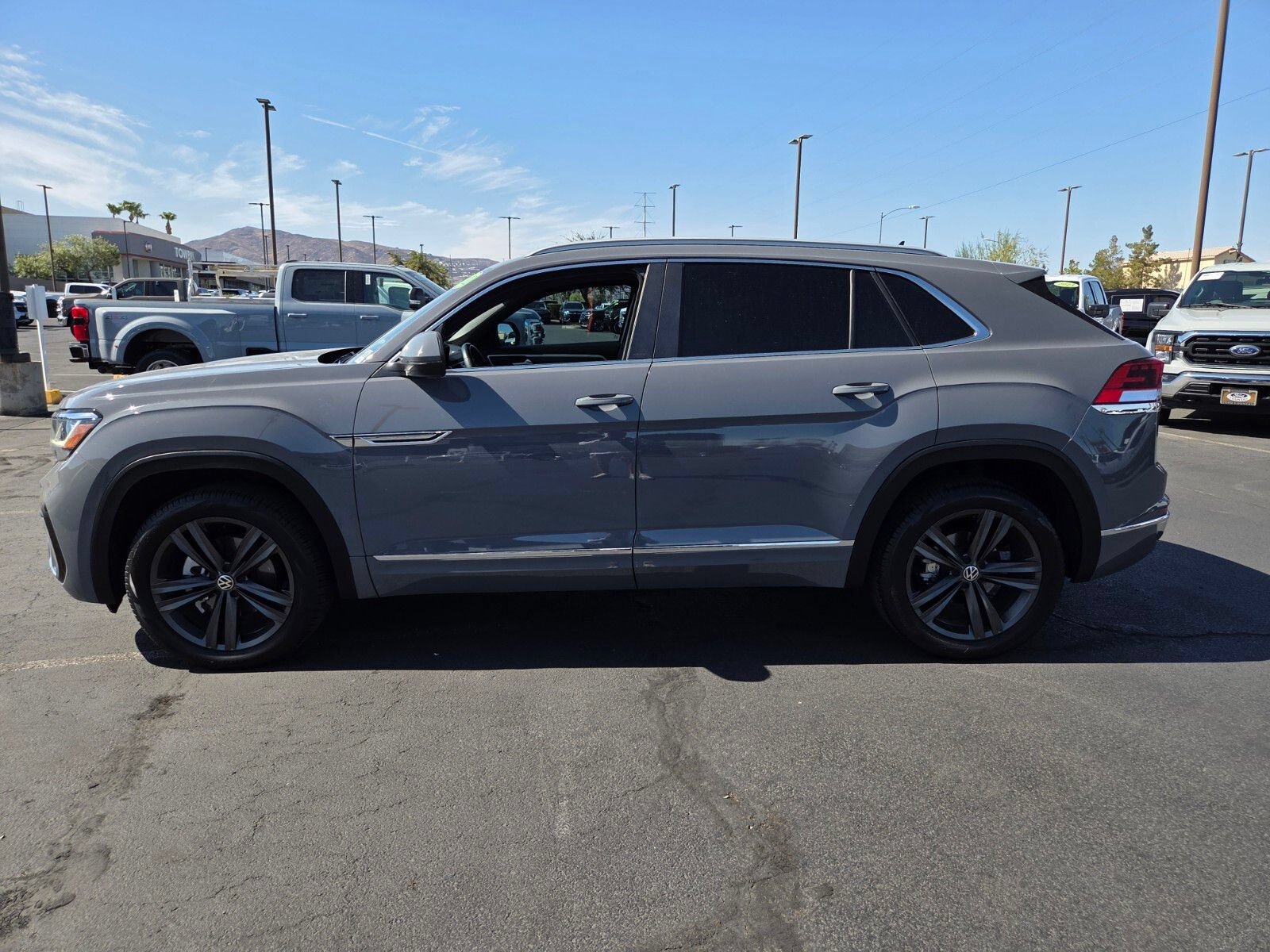 Used 2022 Volkswagen Atlas Cross Sport SEL R-Line AWD/4WD image 3
