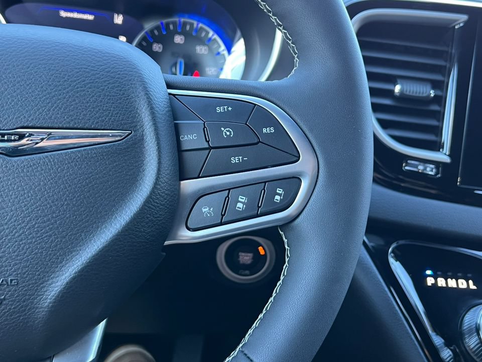 Used 2026 Chrysler Pacifica Select FWD image 21