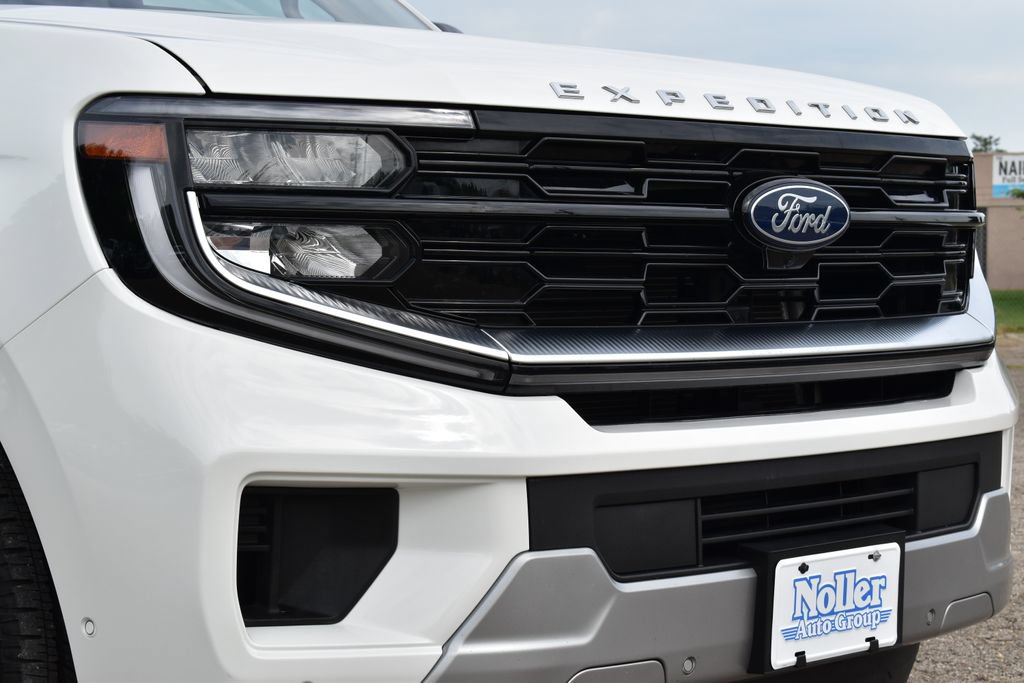 Certified 2025 Ford Expedition Max Platinum w/ Driver's Package AWD/4WD image 5