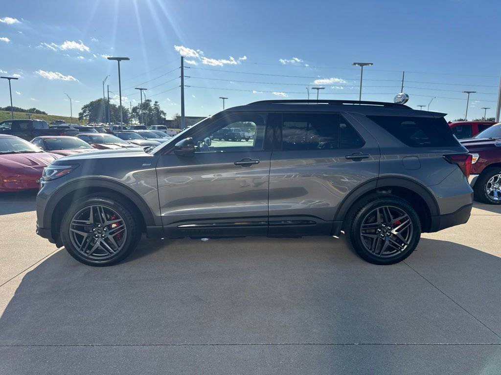 Certified 2025 Ford Explorer ST-Line w/ ST-Line Street Pack AWD/4WD image 25