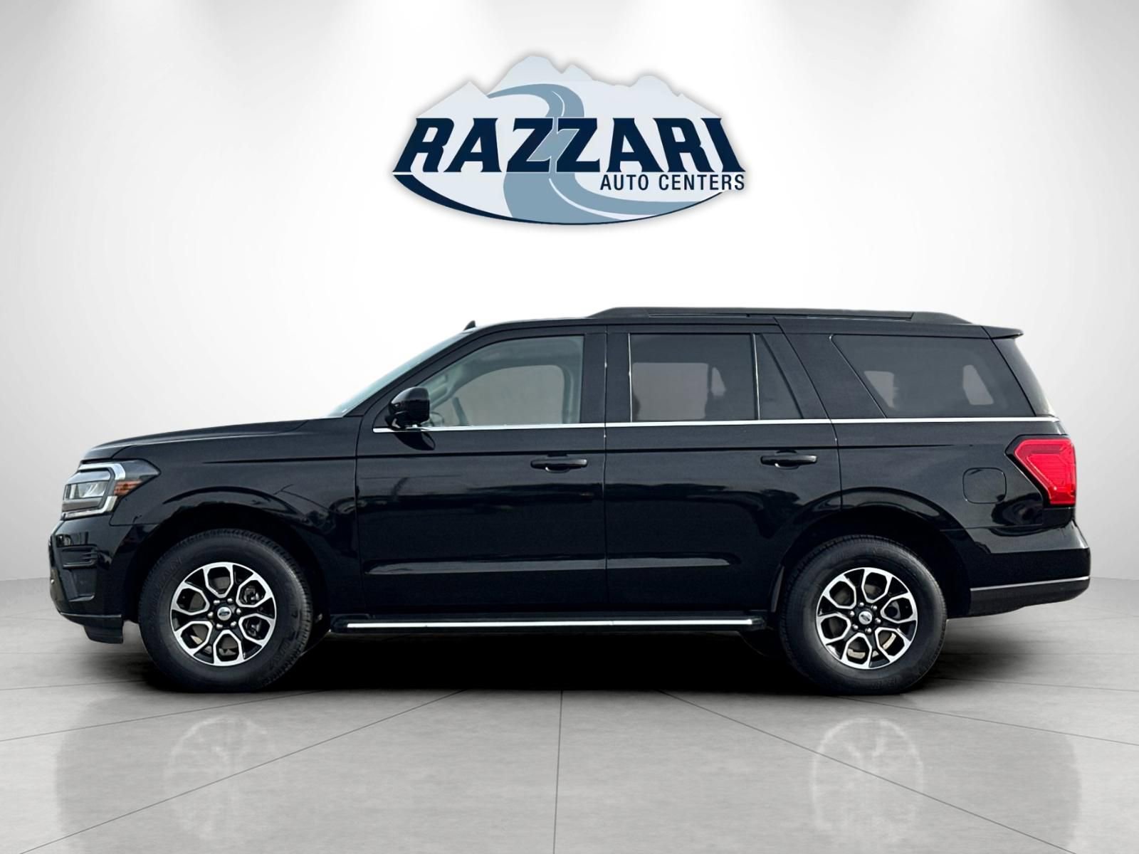 Certified 2022 Ford Expedition XLT RWD image 6