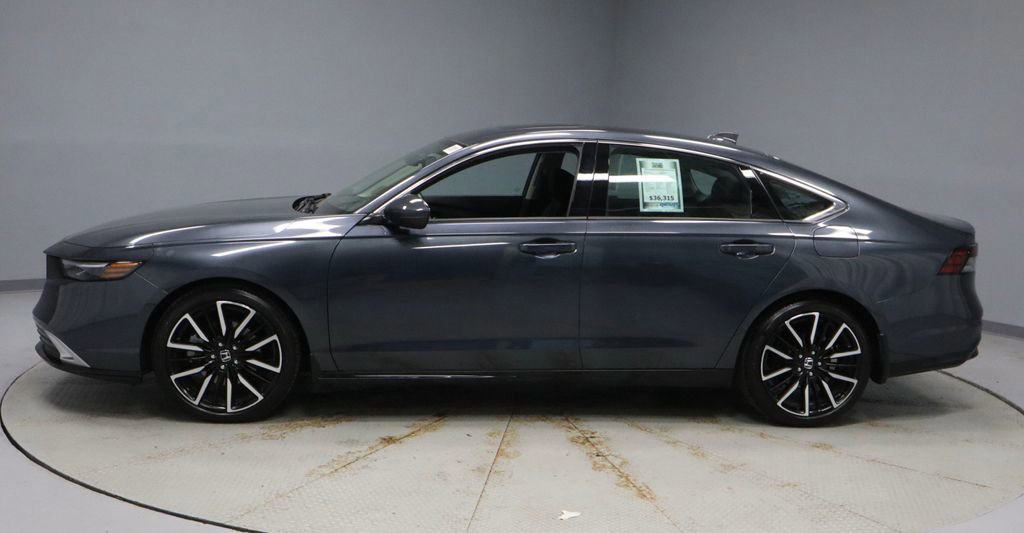 Used 2025 Honda Accord Touring image 2