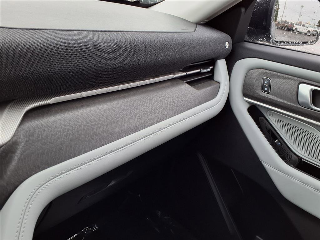 Certified 2025 Ford Explorer Platinum w/ Ultimate Package image 22