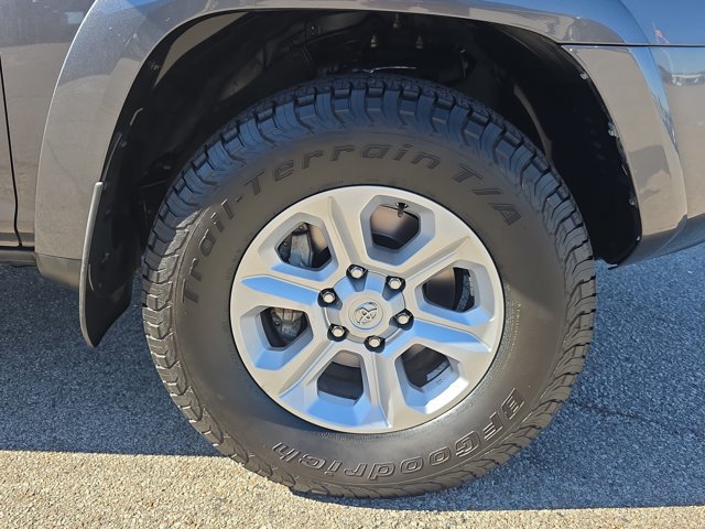 Used 2022 Toyota 4Runner SR5 Premium w/ Moonroof Package AWD/4WD image 10