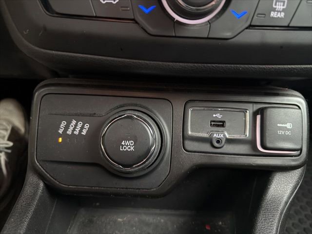 Used 2020 Jeep Renegade Latitude w/ Cold Weather Group image 25