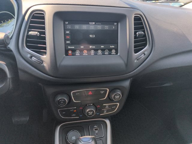 Used 2020 Jeep Compass Latitude w/ Cold Weather Group AWD/4WD image 39