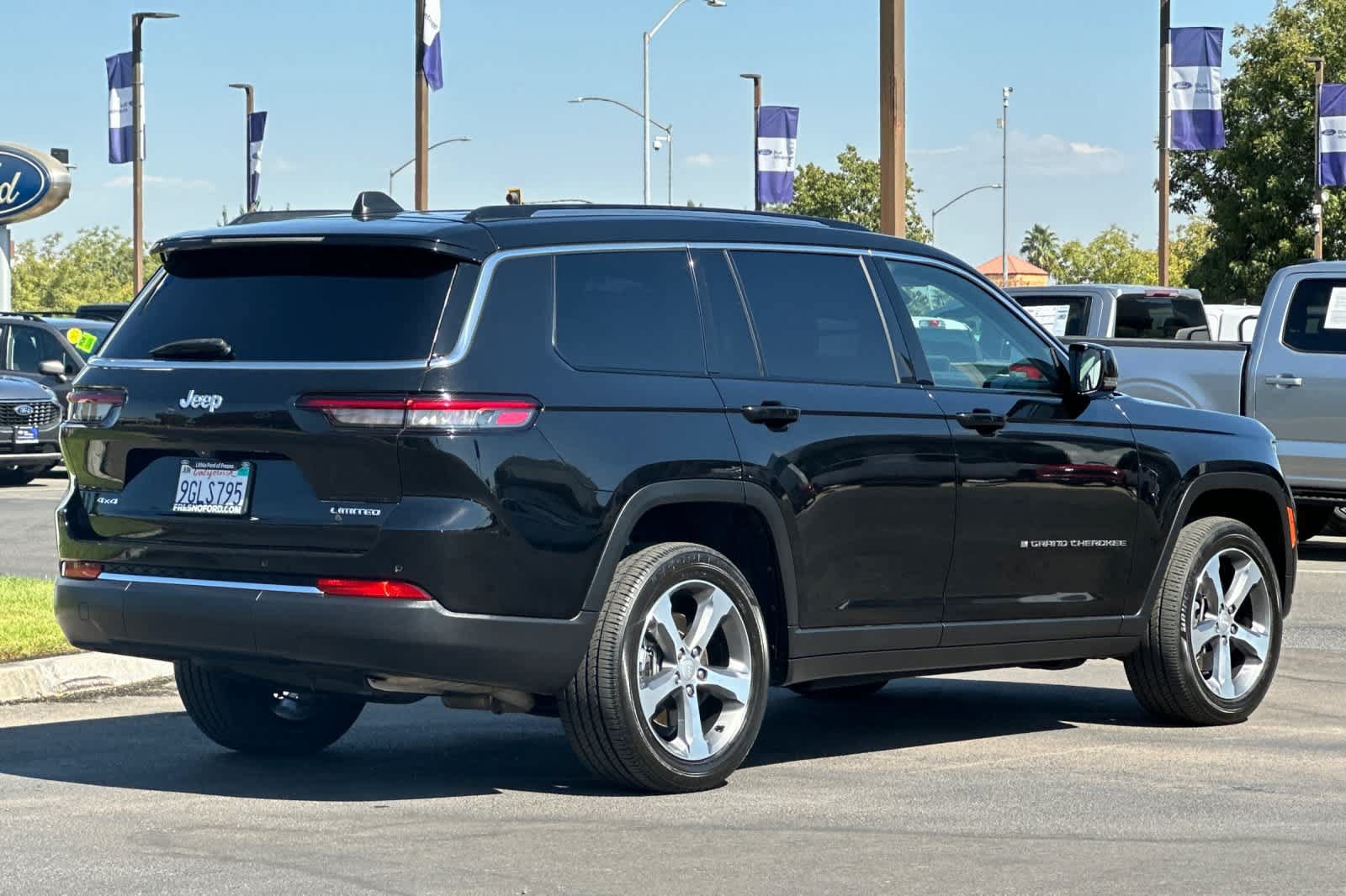 Used 2023 Jeep Grand Cherokee L Limited w/ Luxury Tech Group II AWD/4WD image 2