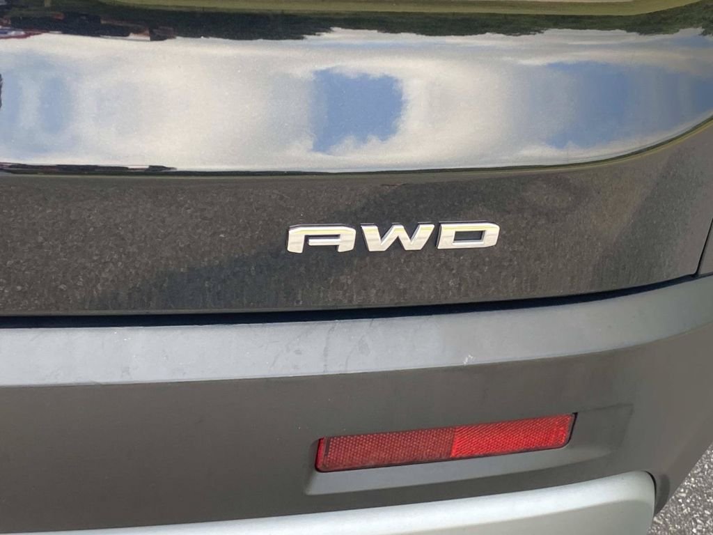 Used 2023 GMC Acadia SLT AWD/4WD image 6