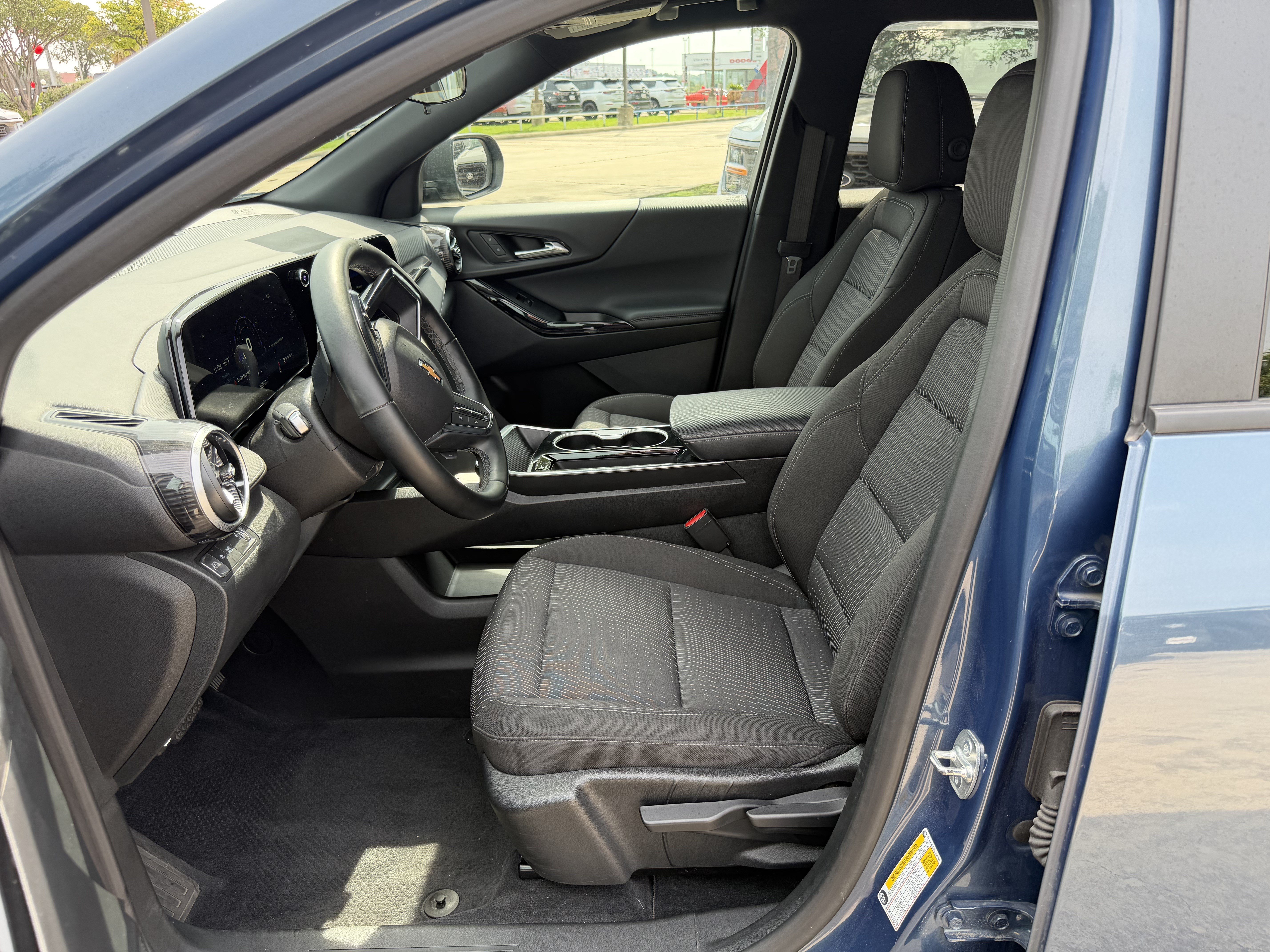 Used 2025 Chevrolet Equinox LT FWD image 14