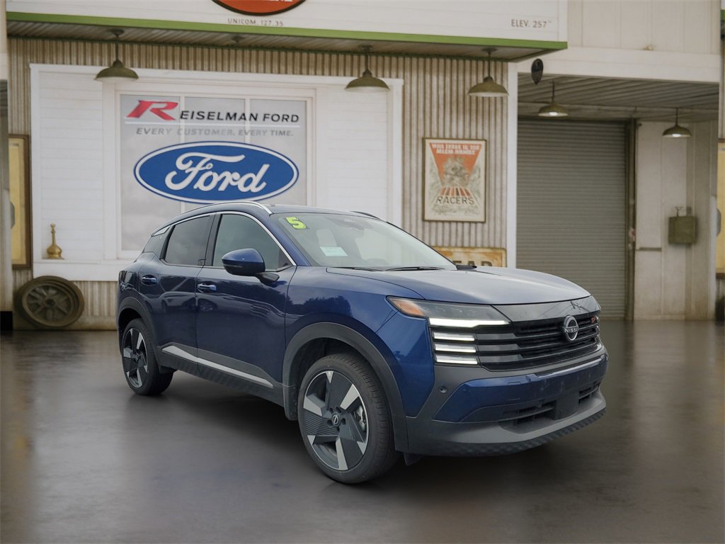 Used 2025 Nissan Kicks SR image 1