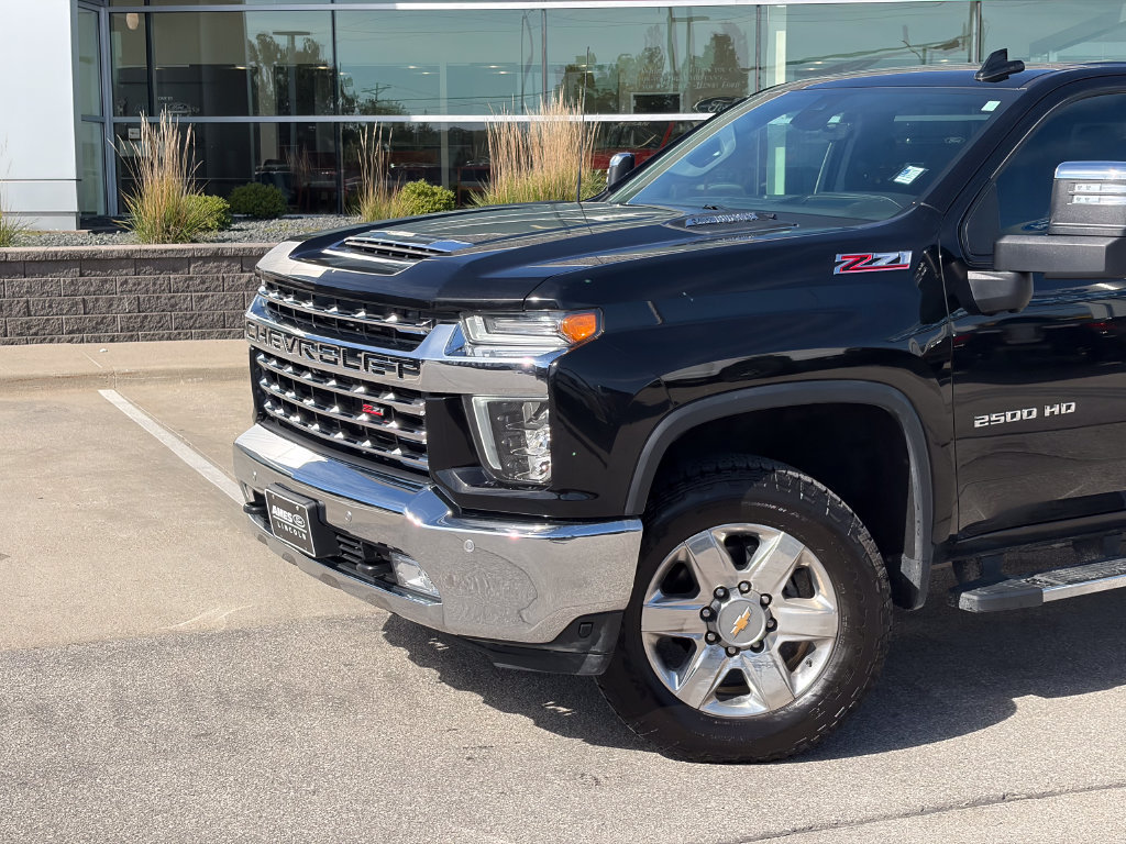 Used 2023 Chevrolet Silverado 2500 LTZ w/ LTZ Plus Package AWD/4WD image 2