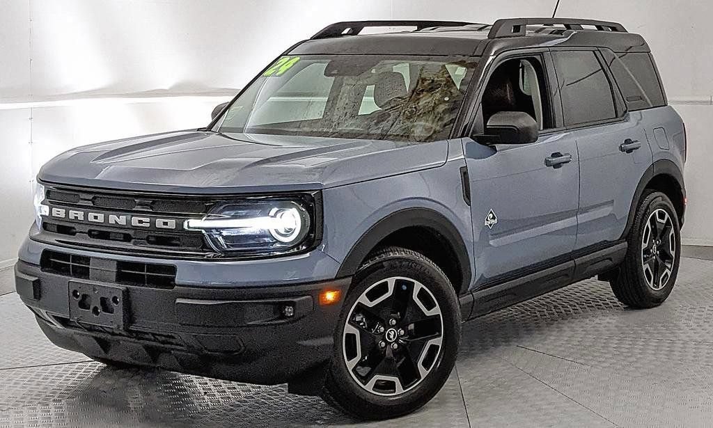 Certified 2024 Ford Bronco Sport Outer Banks w/ Tech Package AWD/4WD image 6