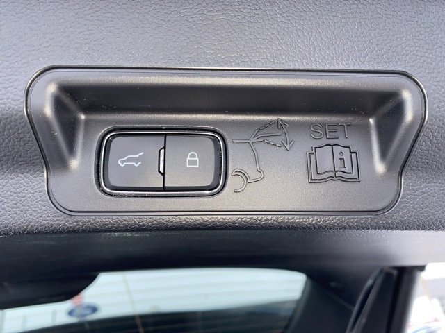 Certified 2022 Ford Explorer XLT w/ Equipment Group 202A image 24