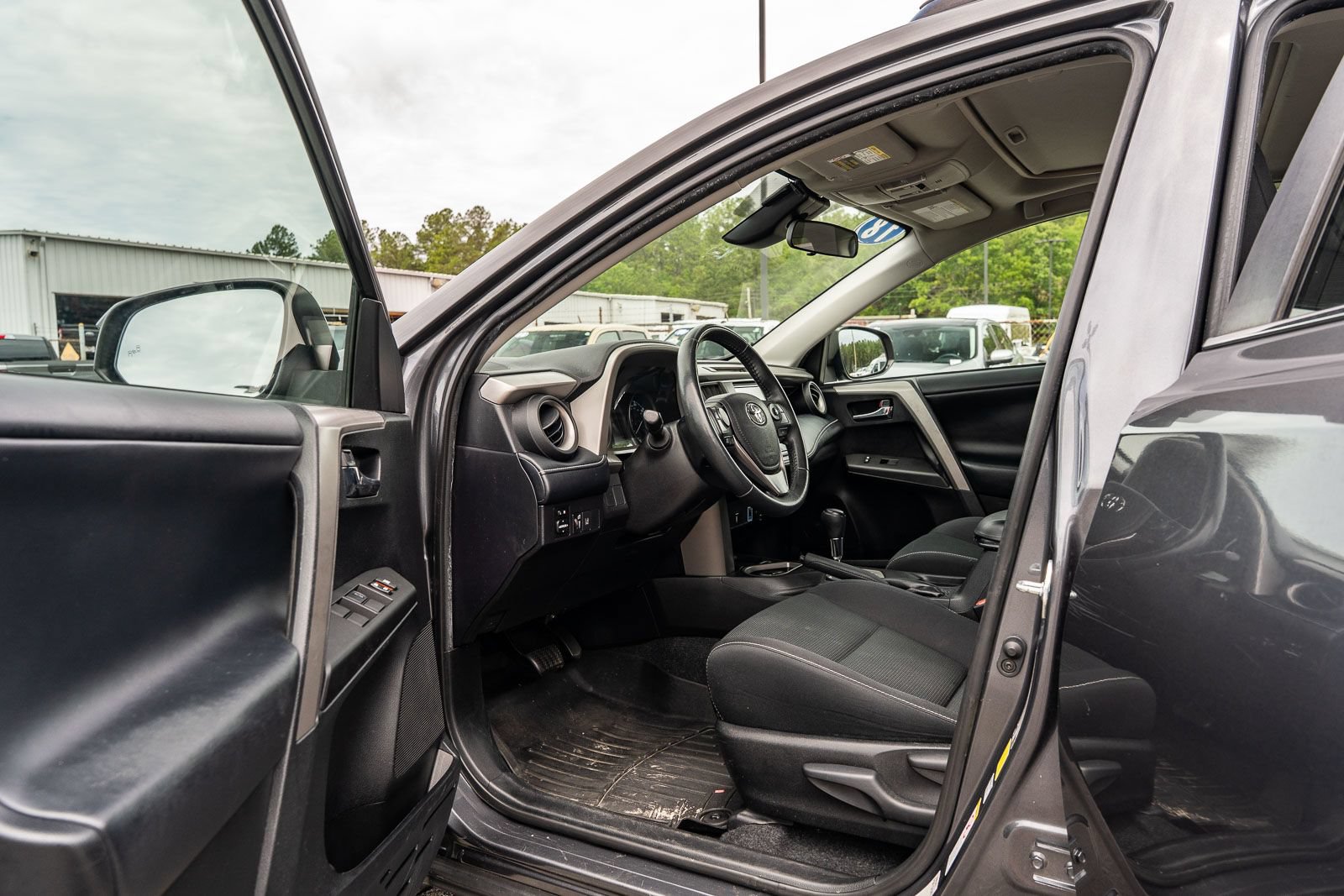 Used 2018 Toyota RAV4 XLE w/ Plus Extra Value Package FWD image 17