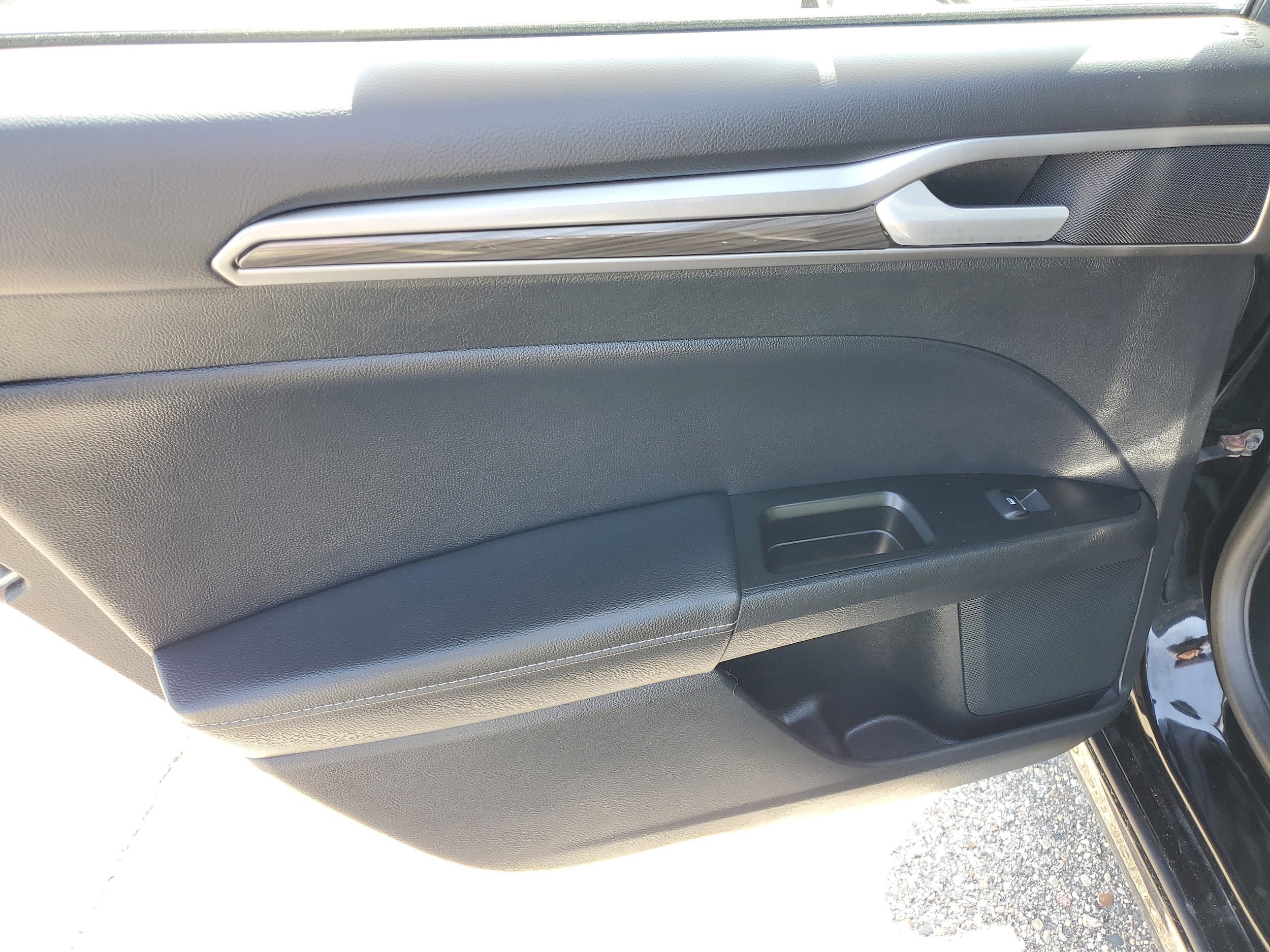 Certified 2017 Ford Fusion SE w/ Fusion SE Technology Package FWD image 10