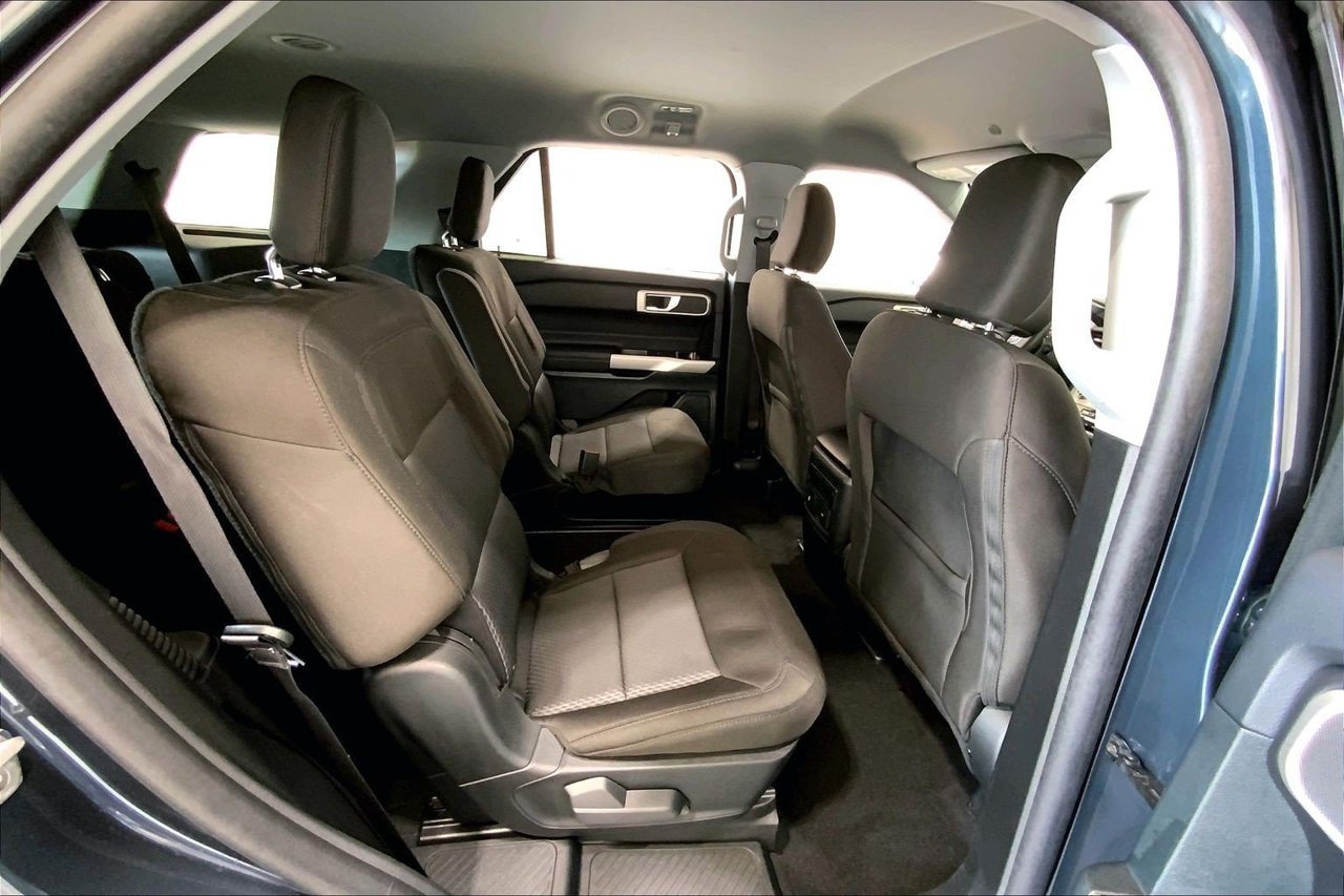 Certified 2024 Ford Explorer XLT RWD image 17