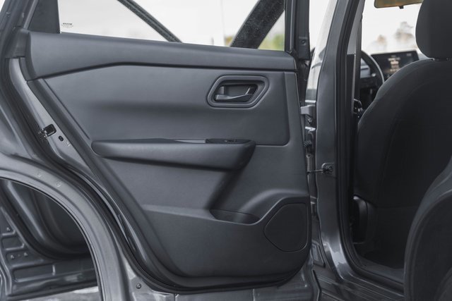 Used 2024 Nissan Rogue S image 36