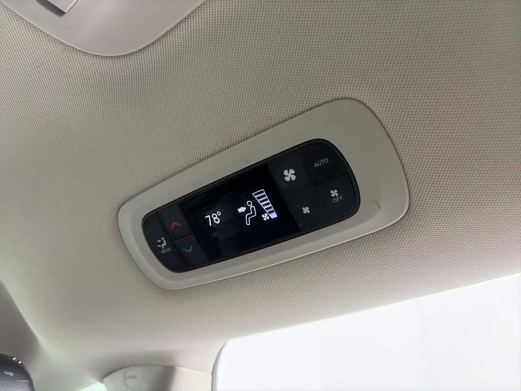 Used 2023 Chrysler Pacifica Touring-L FWD image 28