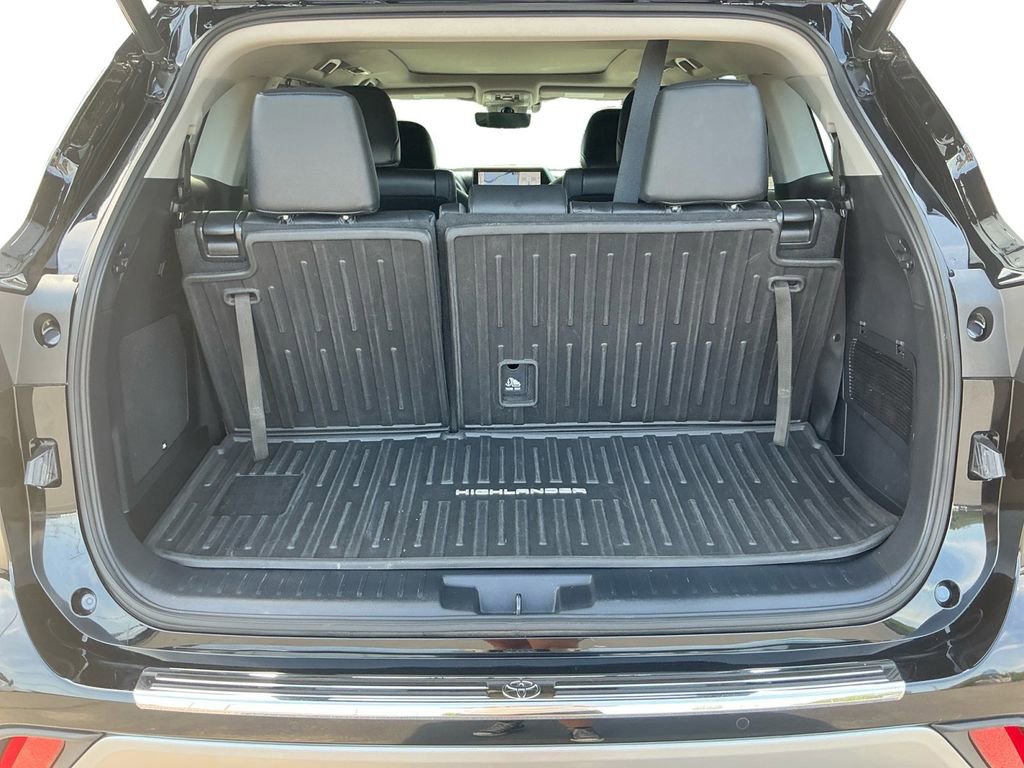 Used 2021 Toyota Highlander Platinum FWD image 24