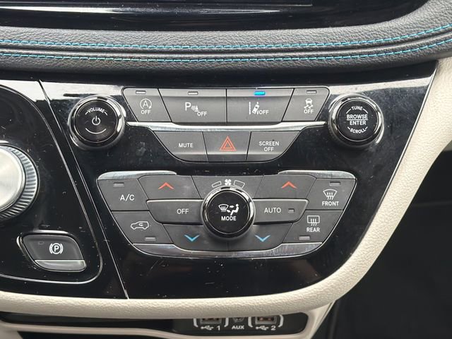 Used 2021 Chrysler Pacifica Touring-L AWD/4WD image 24