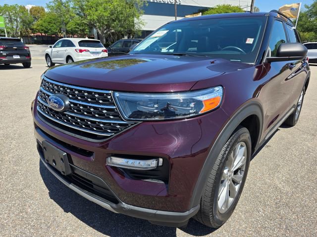 Certified 2023 Ford Explorer XLT w/ Equipment Group 202A AWD/4WD image 4