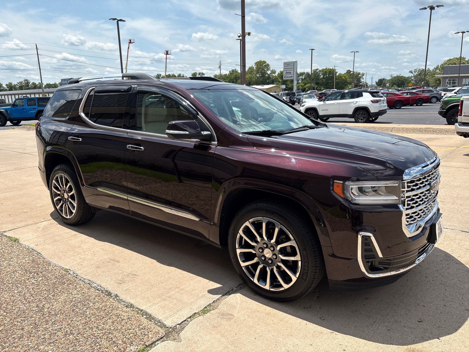 Used 2020 GMC Acadia Denali w/ Technology Package AWD/4WD image 10