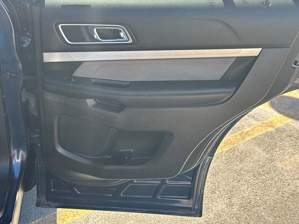 Certified 2017 Ford Explorer XLT w/ Equipment Group 202A FWD image 16