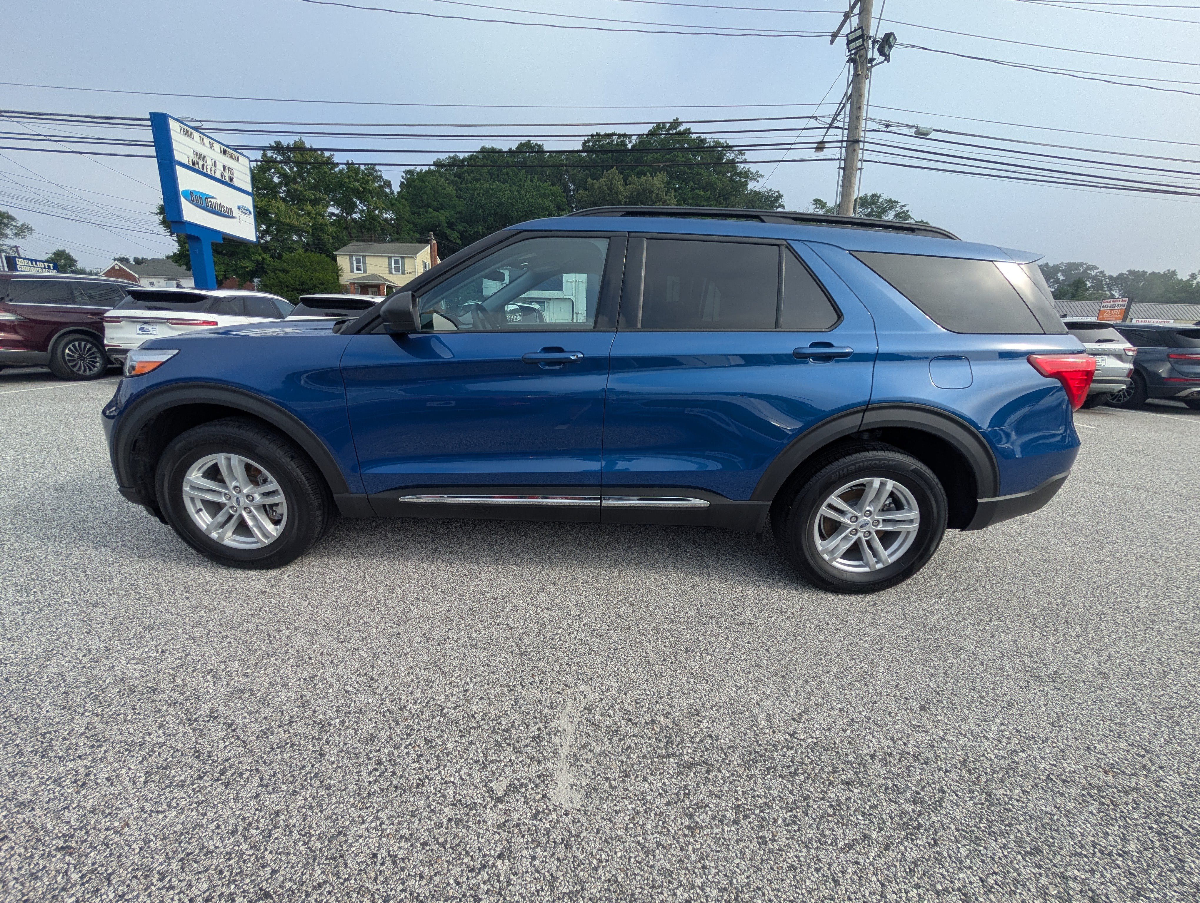Certified 2023 Ford Explorer XLT w/ Equipment Group 202A AWD/4WD image 3