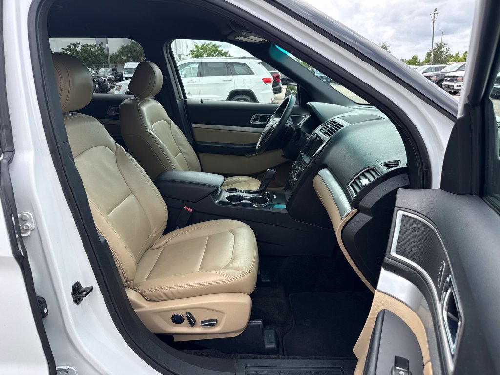 Certified 2017 Ford Explorer XLT w/ Equipment Group 202A FWD image 26