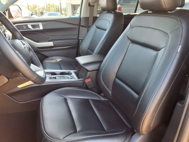Certified 2024 Ford Explorer XLT w/ Equipment Group 202A AWD/4WD image 4