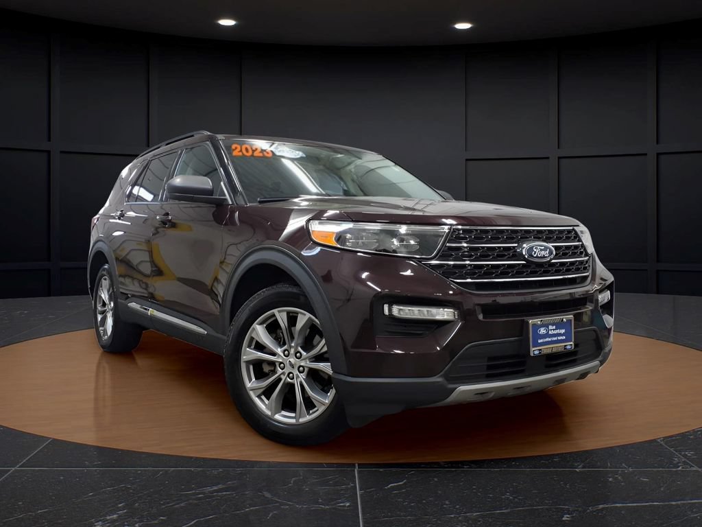 Certified 2023 Ford Explorer XLT w/ Equipment Group 202A AWD/4WD image 1