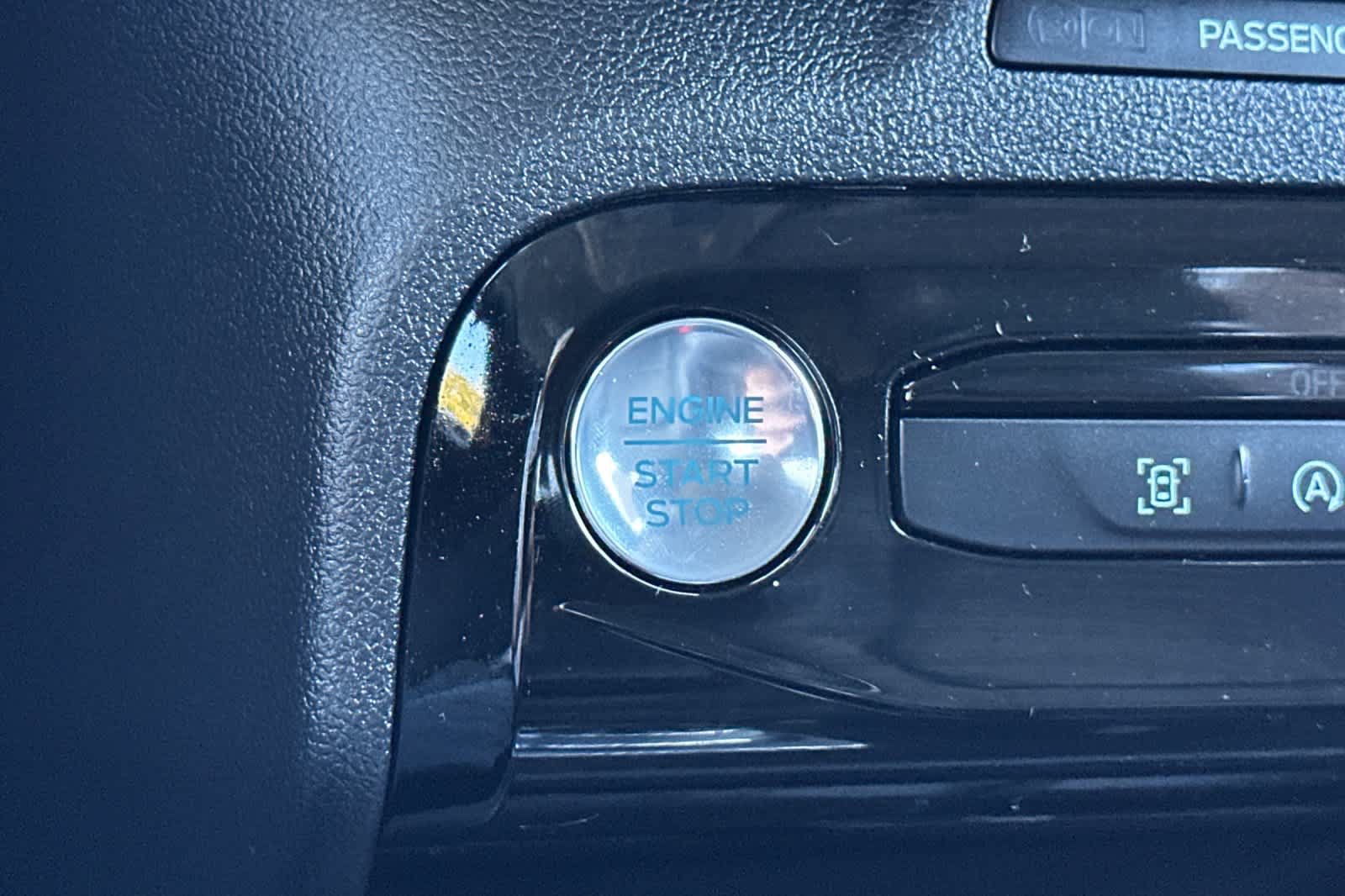 Certified 2025 Ford Escape Platinum AWD/4WD image 23