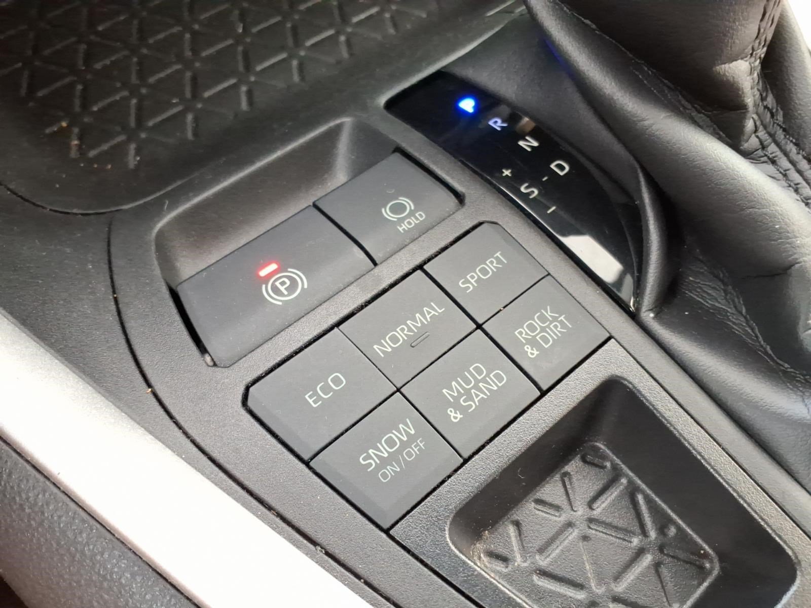 Used 2022 Toyota RAV4 LE AWD/4WD image 25