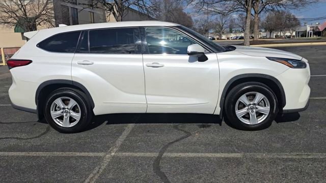 Used 2020 Toyota Highlander LE image 7