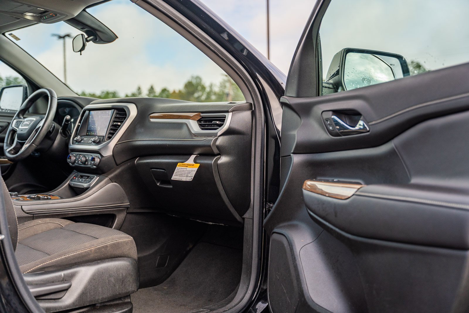 Used 2023 GMC Acadia SLE w/ Driver Convenience Package image 12