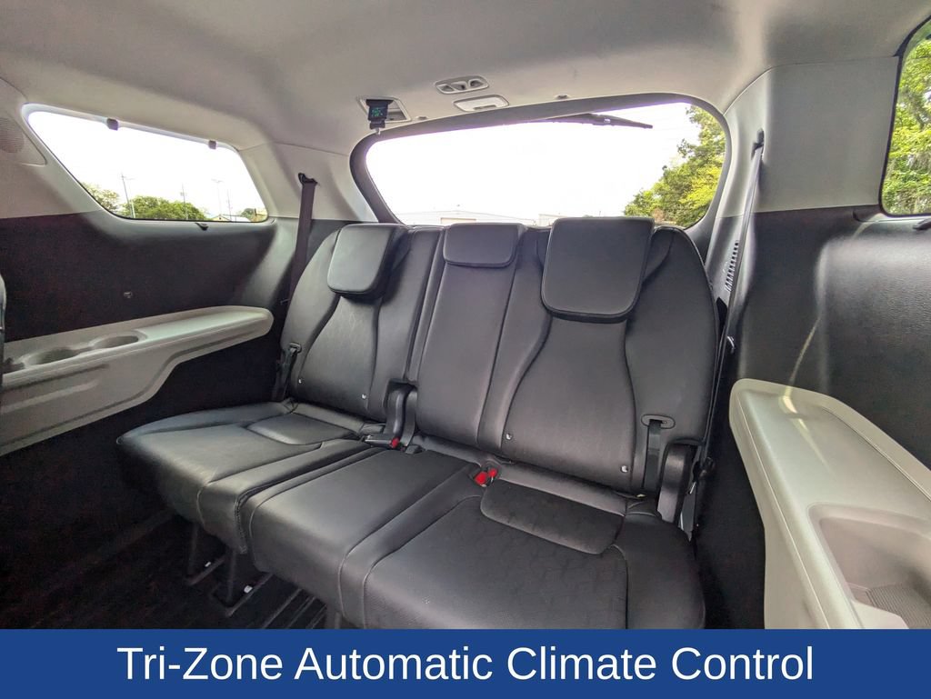 Used 2024 Kia Carnival EX FWD image 15
