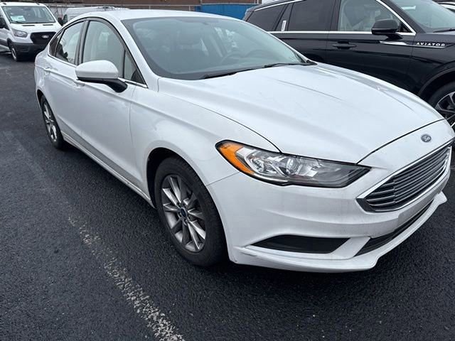 Certified 2017 Ford Fusion SE image 4