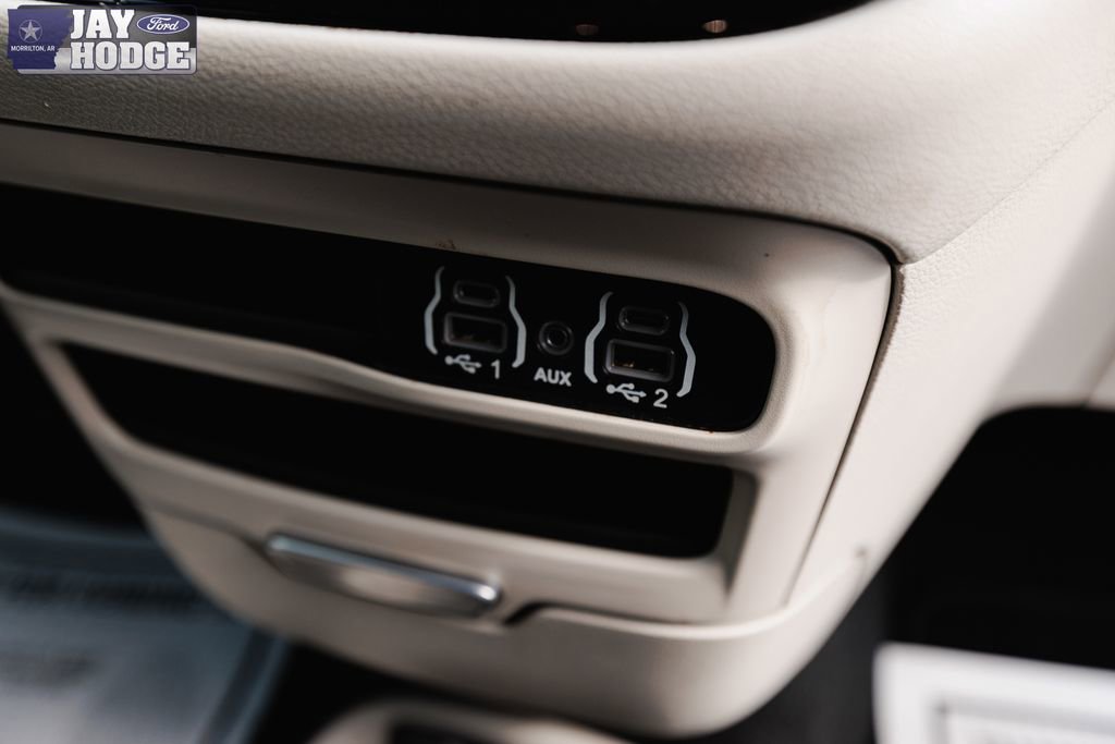 Used 2023 Chrysler Voyager LX image 22