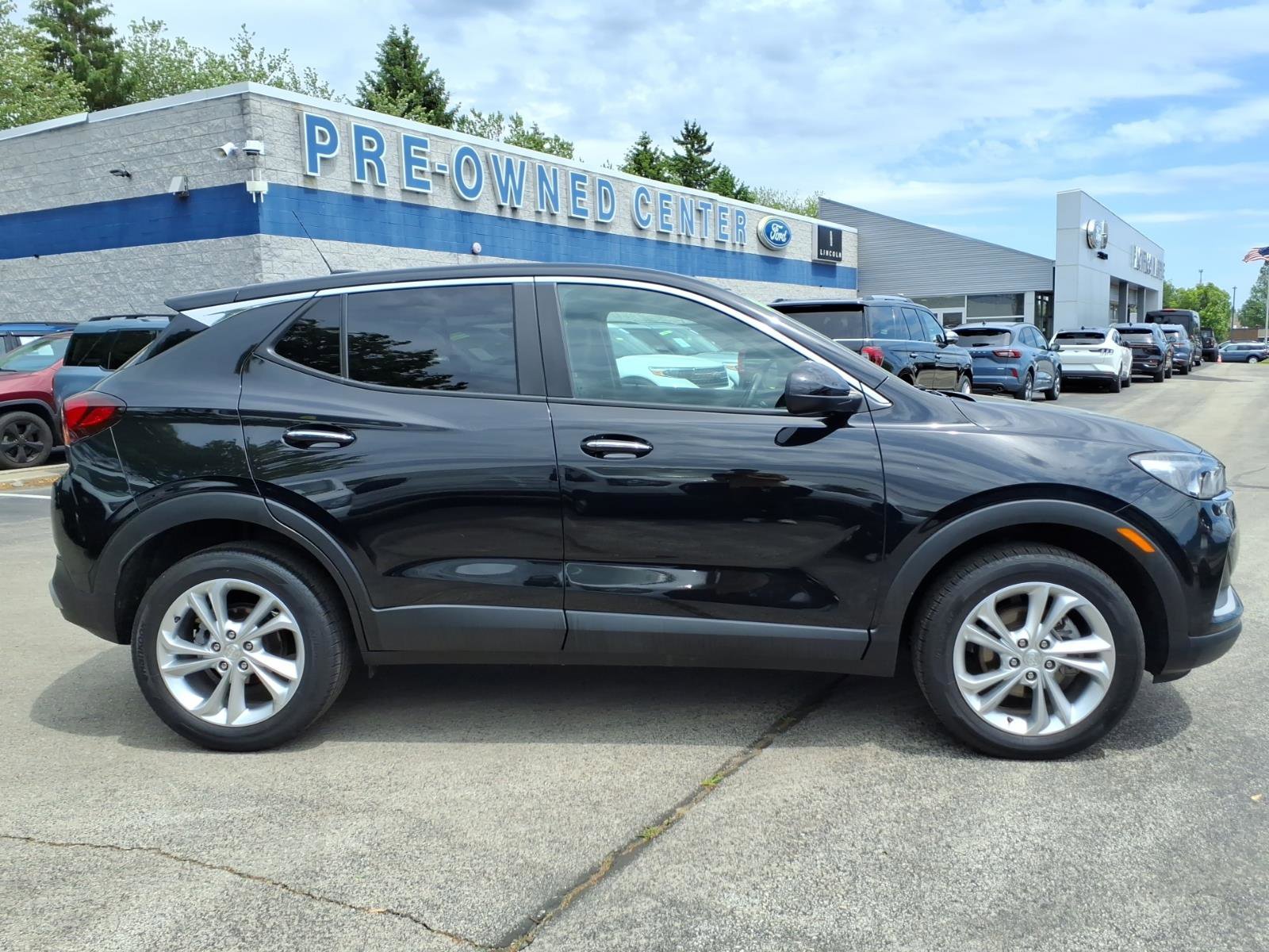 Used 2023 Buick Encore GX Preferred w/ Cold Weather Comfort Package AWD/4WD image 2