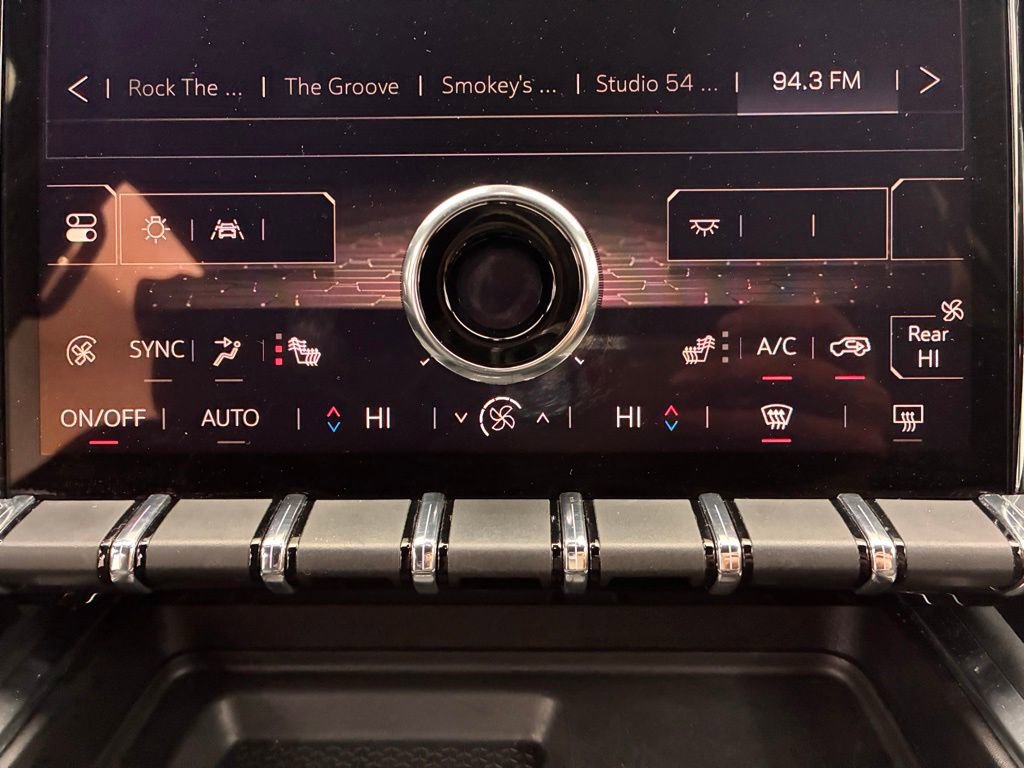 Used 2025 GMC Acadia Elevation image 4