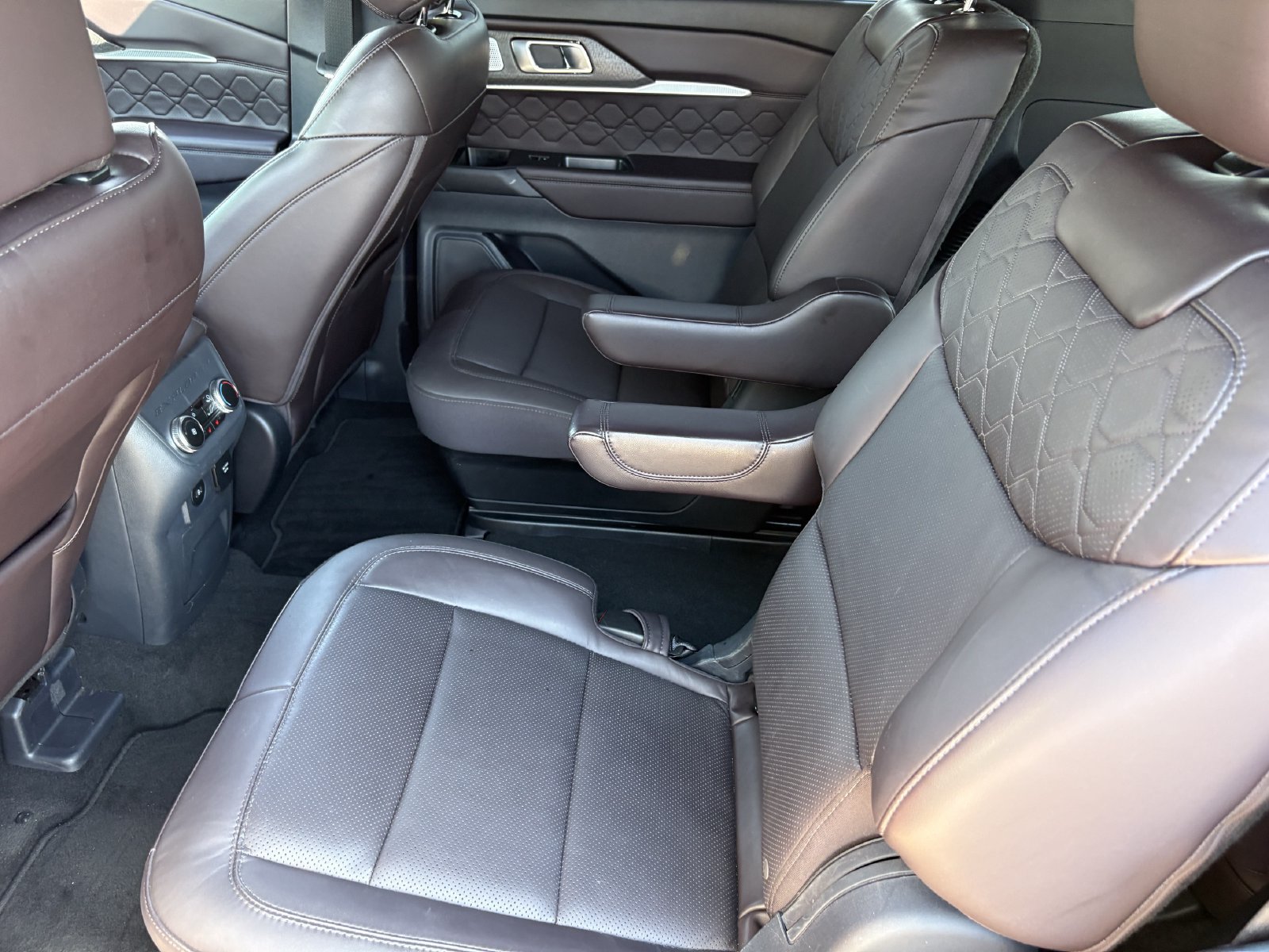 Certified 2025 Ford Explorer Platinum w/ LUX Leather Package AWD/4WD image 21