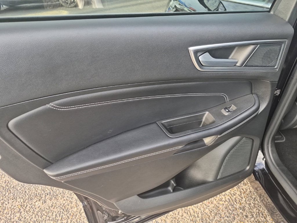 Certified 2024 Ford Edge Titanium AWD/4WD image 24