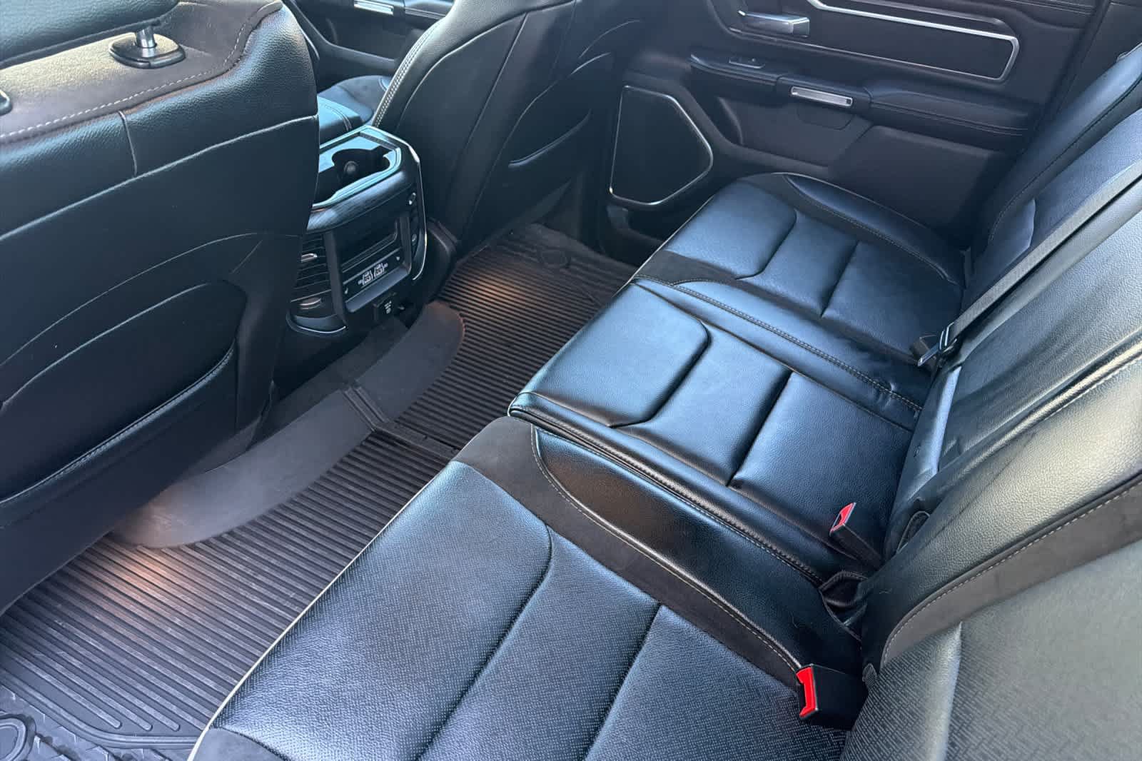 Used 2024 RAM 1500 Laramie AWD/4WD image 4
