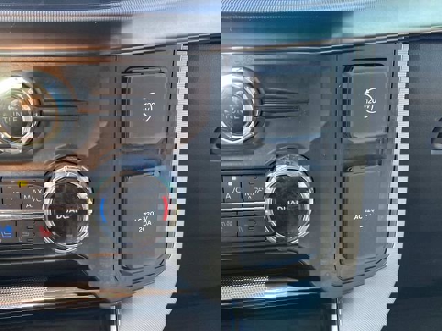 Certified 2022 Ford F150 Platinum w/ Equipment Group 701A High image 32