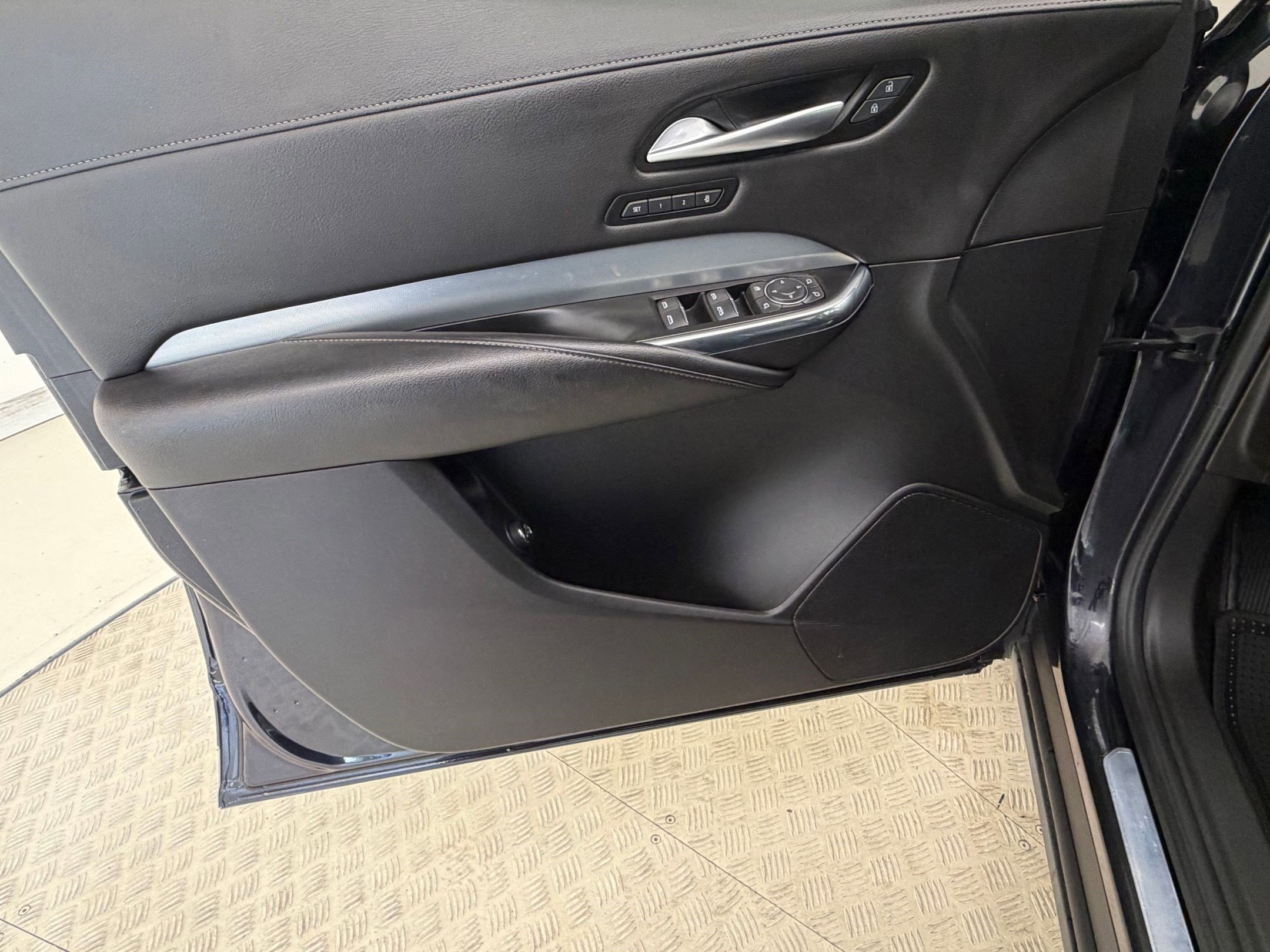 Used 2023 Cadillac XT4 Premium Luxury image 16