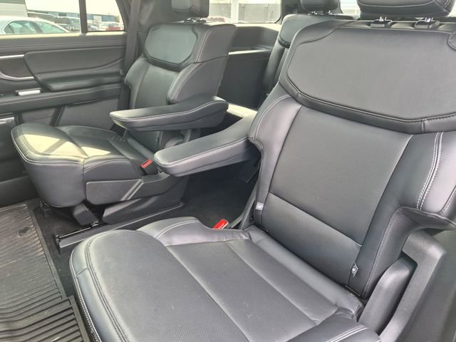 Certified 2025 Ford Expedition Platinum w/ Stealth Performance Package AWD/4WD image 17